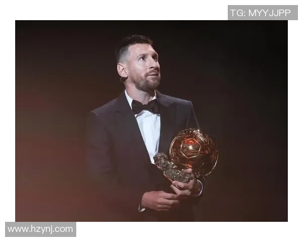 足球明星捧奖杯精彩瞬间视频集锦展现荣耀与激情